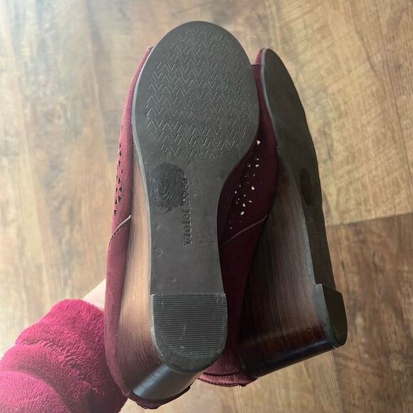 Violet and Red laser cut wedge Style: Sasha new with tags, size 8M - Picture 14 of 15